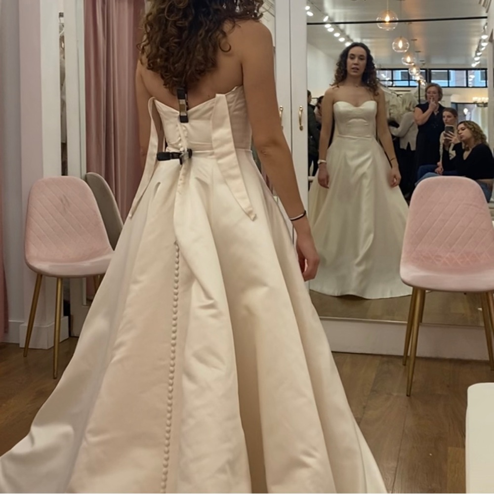 Unworn Anne Barge Pei Wedding Dress. Size 10.